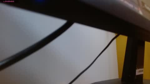 tinisweet online show from November 11, 2025, 11:43 am