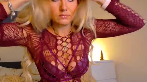 tinkerbell822 online show from October 21, 2025, 8:04 am