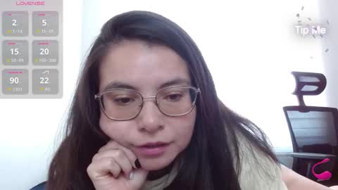 Snapshot of tiny_caroline chatting on January 17, 2026, 5:16 pm Tiny Caroline online show from January 17, 2026, 5:16 pm