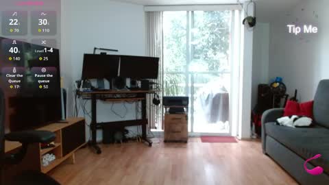 Tiny Caroline online show from April 16, 2026, 10:23 pm