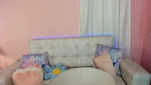 tiny_cora online show from December 23, 2024, 4:39 pm