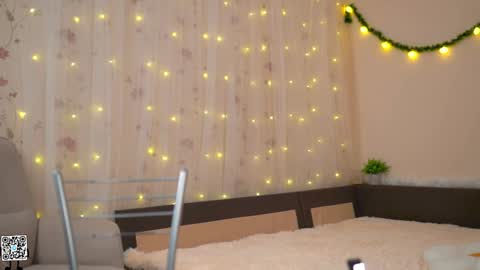 Snapshot of tiny_miracle chatting on December 22, 2024, 6:15 pm Lyssa online show from December 22, 2024, 6:15 pm