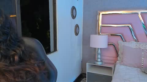 Thomm  Independent Model online show from February 4, 2026, 11:53 pm