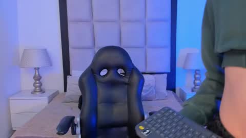 Thomm  Independent Model online show from February 12, 2026, 6:30 am