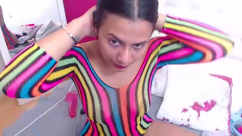 tiny_whore18 online show from February 19, 2025, 2:12 pm