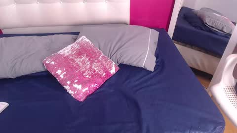 tiny_whore18 online show from October 13, 2025, 4:18 pm