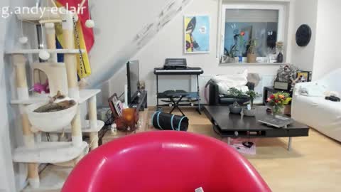 Tiny online show from September 15, 2025, 4:12 am