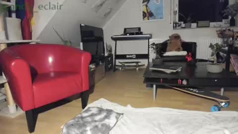 Tiny online show from September 28, 2025, 3:34 am