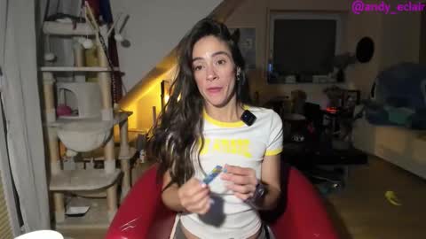 Tiny online show from October 8, 2025, 4:32 am