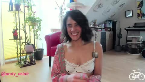Tiny online show from May 5, 2026, 9:06 am