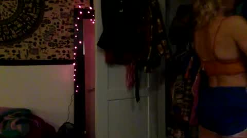 tinyandtatted420 online show from November 3, 2025, 1:19 am