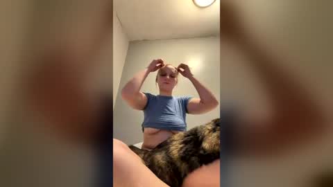 Snapshot of tinyblondebarbie chatting on June 17, 2026, 7:33 am tinyblondebarbie online show from June 17, 2026, 7:33 am