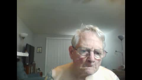 Snapshot of tinyjunkbigbelly chatting on December 29, 2024, 8:11 am tinyjunkbigbelly online show from December 29, 2024, 8:11 am