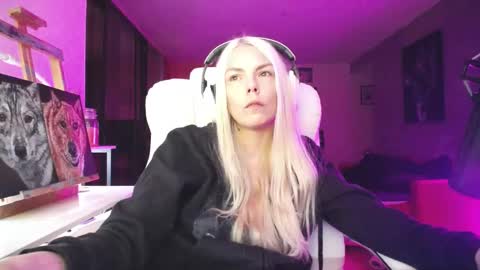 stage Kylie Sinner  brand CLITBAIT online show from October 13, 2025, 8:25 am