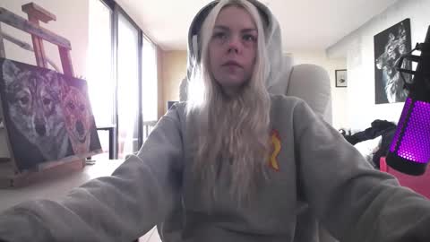 stage Kylie Sinner  brand CLITBAIT online show from October 26, 2025, 6:25 pm