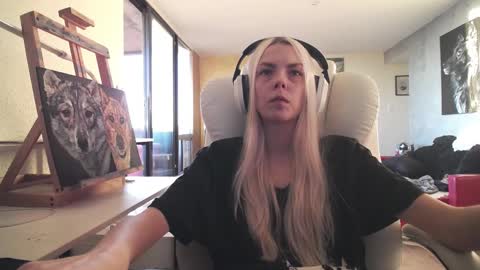 stage Kylie Sinner  brand CLITBAIT online show from November 2, 2025, 8:44 pm