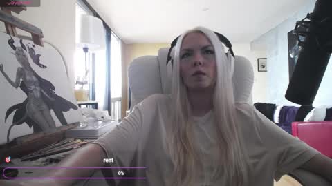 stage Kylie Sinner  brand CLITBAIT online show from April 1, 2026, 1:41 pm