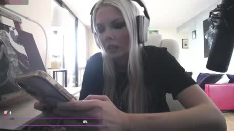 stage Kylie Sinner  brand CLITBAIT online show from April 29, 2026, 4:00 pm