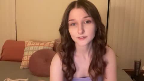 Snapshot of tinytittytia chatting on November 10, 2025, 7:40 am Tia online show from November 10, 2025, 7:40 am