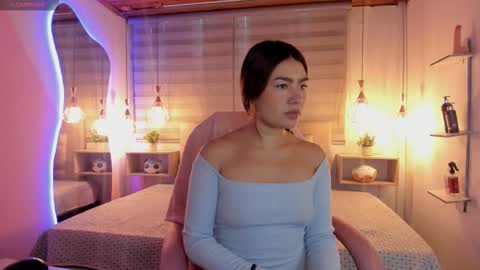 Snapshot of tique_ chatting on October 1, 2025, 1:06 pm tique_ online show from October 1, 2025, 1:06 pm