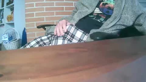 tisis80 online show from November 9, 2025, 9:07 am