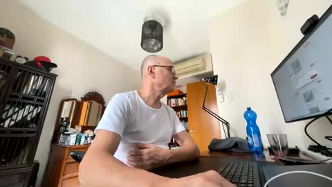 TKSnoopy online show from February 1, 2026, 6:56 am