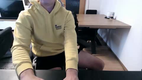 tobisk online show from November 23, 2025, 2:28 pm