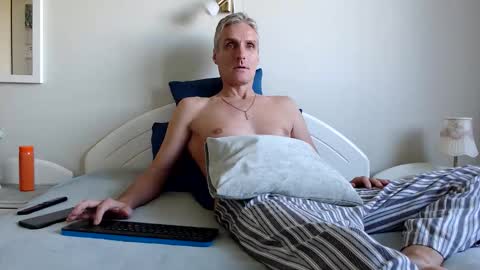 Daniel Bisexual uncut 20cm online show from October 11, 2025, 6:45 am