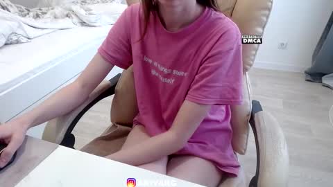 Arina online show from December 5, 2025, 9:51 am