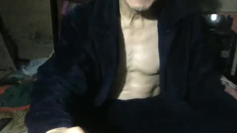 small man online show from November 30, 2025, 6:01 pm