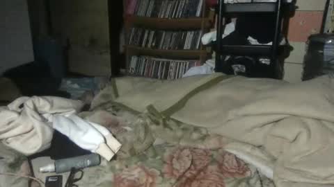 small man online show from April 8, 2026, 6:19 pm