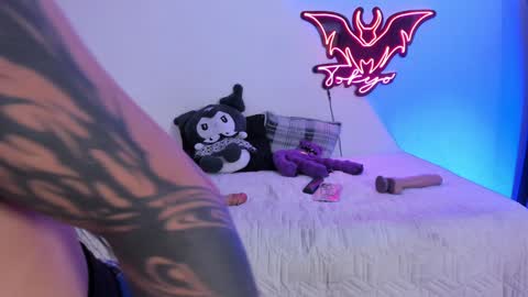   Independent model online show from January 28, 2025, 12:15 am