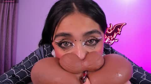   Independent model online show from October 10, 2025, 11:59 pm