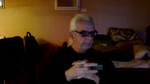 tom112292014 online show from January 4, 2025, 12:49 pm