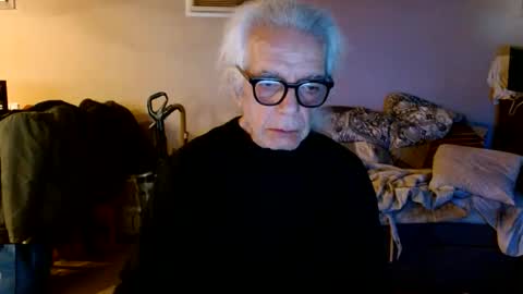 tom112292014 online show from April 10, 2026, 9:19 pm