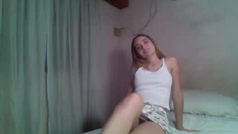 Snapshot of tom316972 chatting on February 15, 2025, 12:48 am Flor online show from February 15, 2025, 12:48 am