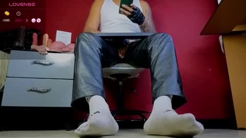 Snapshot of tom_brown12 chatting on December 1, 2025, 12:48 am Tom online show from December 1, 2025, 12:48 am