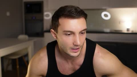 Tom online show from December 18, 2025, 7:53 pm