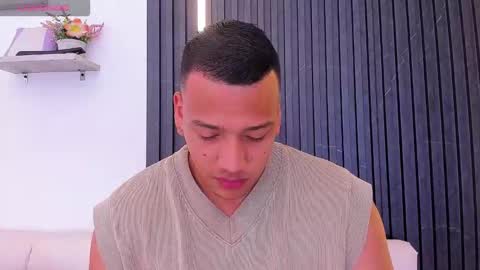 Tom muscle1 online show from September 23, 2025, 11:46 am