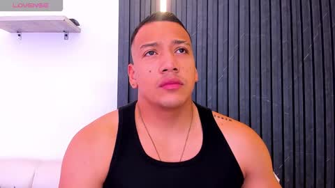 Tom muscle1 online show from October 18, 2025, 11:55 am