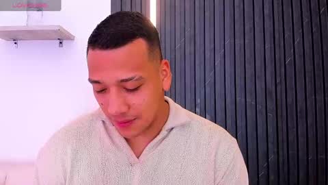 Tom muscle1 online show from October 22, 2025, 11:54 am