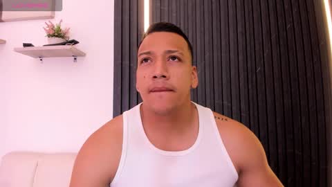 Tom muscle1 online show from November 8, 2025, 12:05 pm