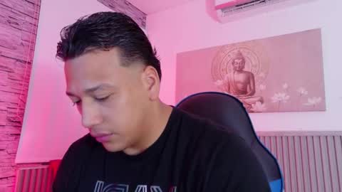 Tom muscle1 online show from February 24, 2026, 12:03 pm