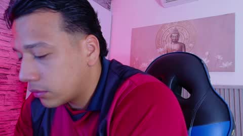 Tom muscle1 online show from April 4, 2026, 12:02 pm