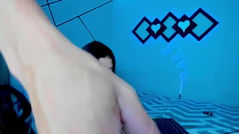 Tom natasha online show from April 17, 2026, 7:17 pm