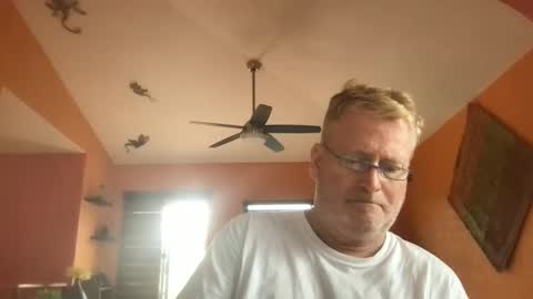 Snapshot of tomascausa chatting on December 4, 2025, 7:22 pm Hola online show from December 4, 2025, 7:22 pm