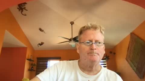 Snapshot of tomascausa chatting on February 17, 2026, 6:25 pm Hola online show from February 17, 2026, 6:25 pm