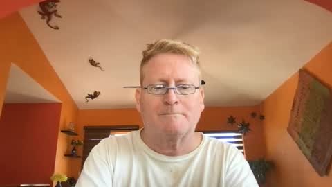 Snapshot of tomascausa chatting on February 25, 2026, 4:49 pm Hola online show from February 25, 2026, 4:49 pm