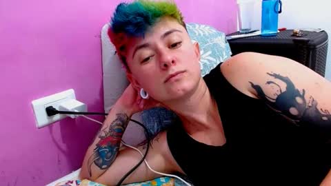 Blue online show from October 3, 2025, 1:57 am