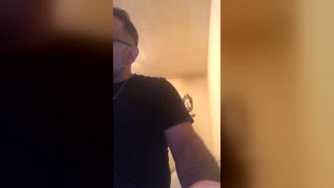 tomcop11111 online show from May 12, 2026, 1:58 am